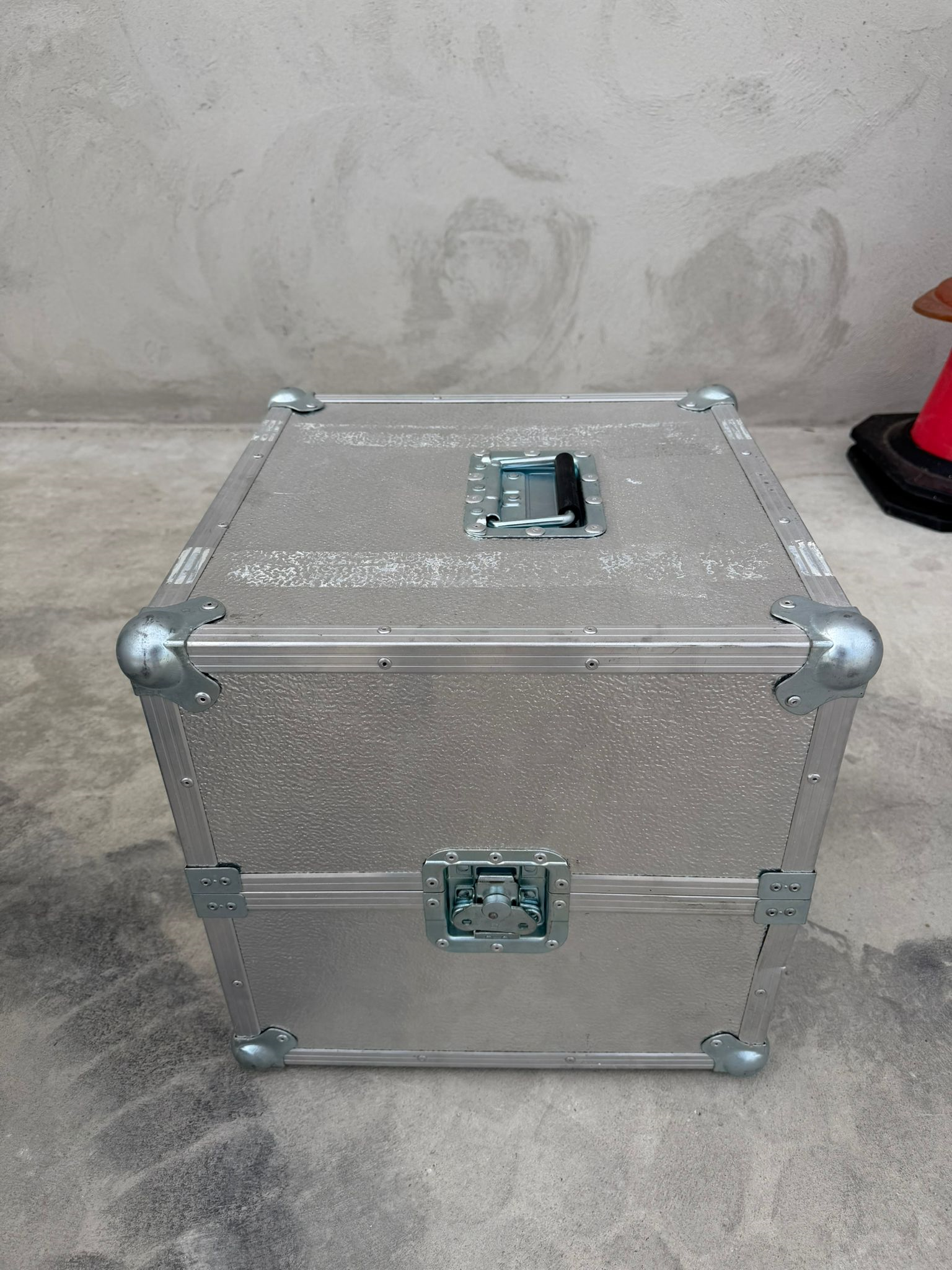LOTE DE CAIXES METÀL·LIQUES (FLIGHT CASE)